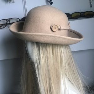 Vintage 1980s perfect condition felt hat!